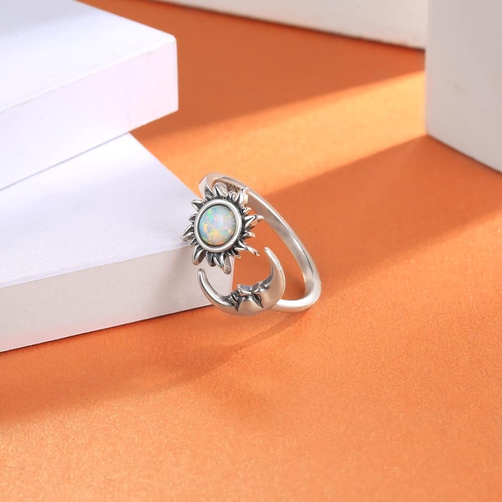 vintage ring 太陽の象徴 , the sun Carved Sun & Moon Vintage Ring – Buddhatrends